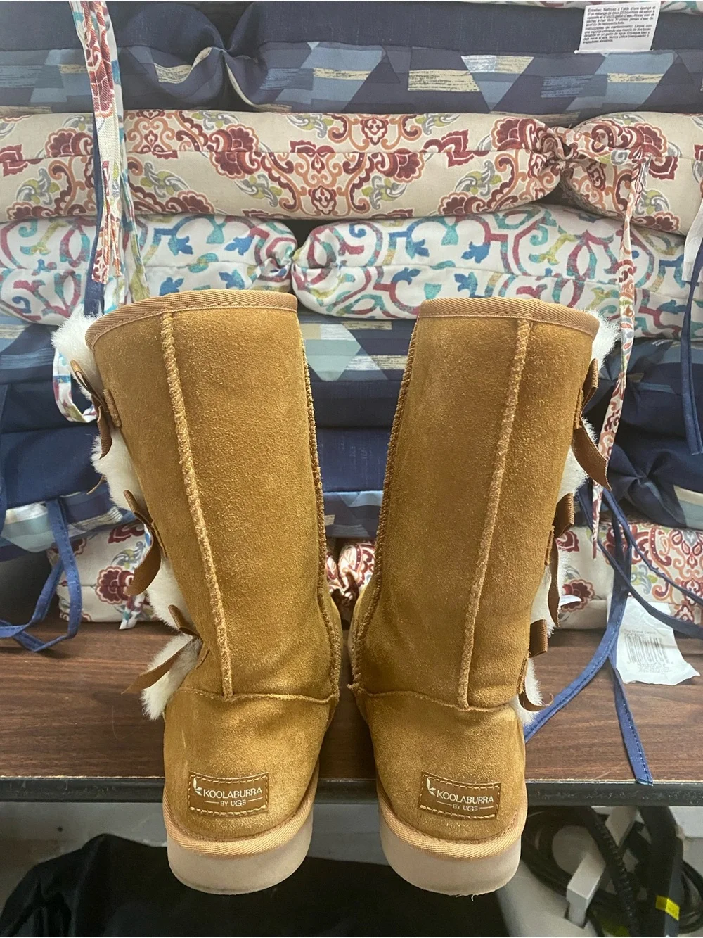 Koolaburra 8 Women’s Tan Suede Shearling Pom-Pom Boots